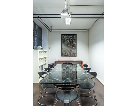 Regina José Galindo, Installation view, Meeting room, Gruppo Ingegneria Torino